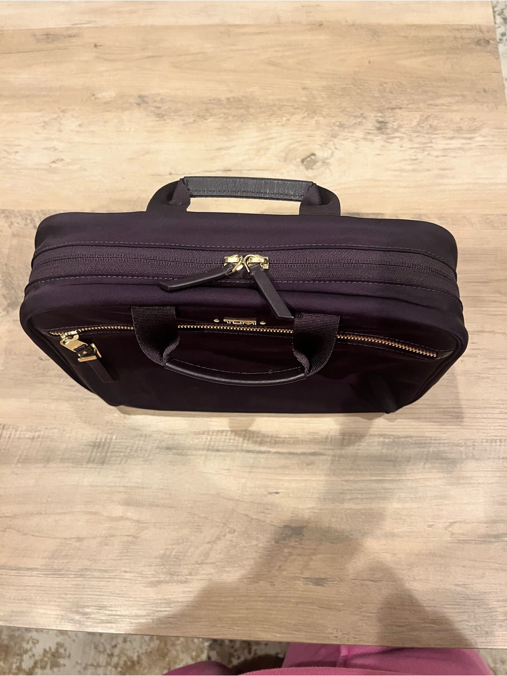 Tumi Eggplant color Nylon hanging travel toiletry Bag with Gold Zipper - Picture 3 of 15
